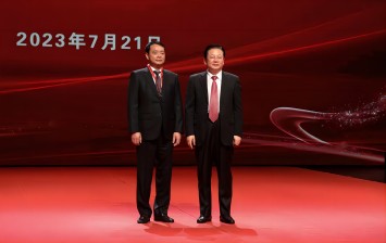 ?西保集團蟬聯市五星級企業榮譽，集團董事長、總經理李偉鋒獲市“功勛企業家”稱號